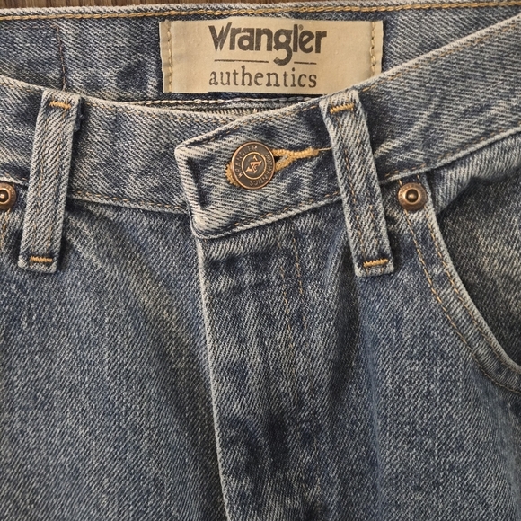 Wrangler Authentics Men's 30Wx29L Classic 5-Pocket Relaxed Fit Cotton Jeans - Picture 2 of 11